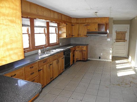 4th image of 11526 E 10th St