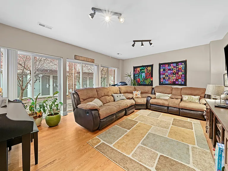 3930 Wehrman Ave — Photo 12