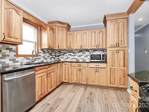 4th image of 4531 Oakwood Cir
