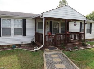 1005 Bowen Rd, Pinnacle, NC 27043