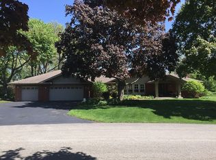 1023 W Burgoyne Rd, Arlington Heights, IL 60004