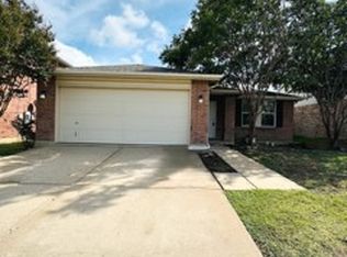 3873 Country Ln, Fort Worth, TX 76123