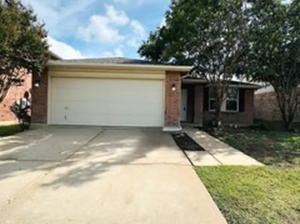 3873 Country Ln, Fort Worth, TX 76123