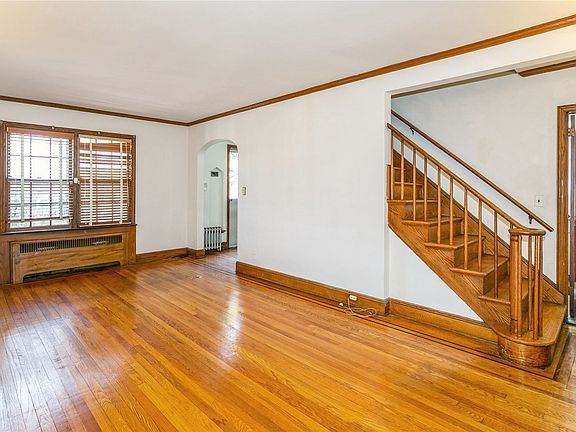 5th image of 87-52 Chevy Chase St