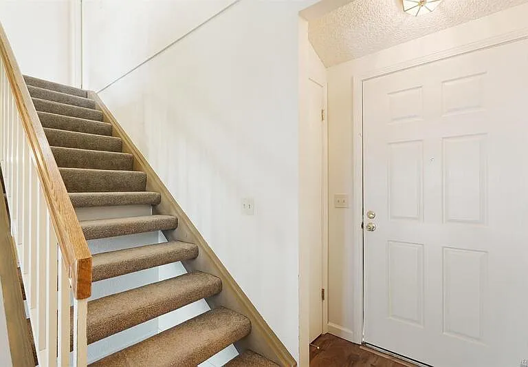 7 Meridian Cir — Photo 14