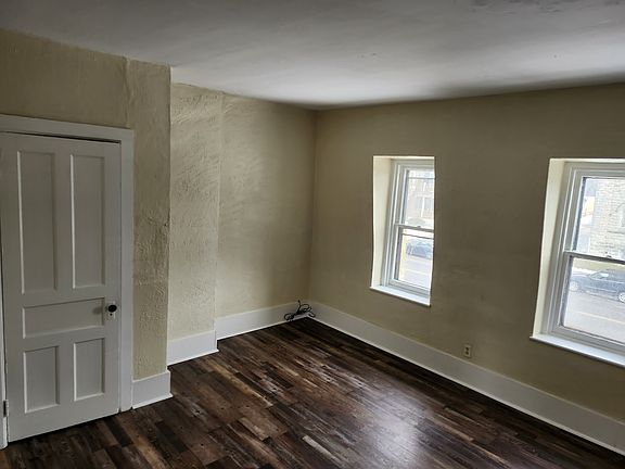 3rd image of 330 Richmond Ave #2