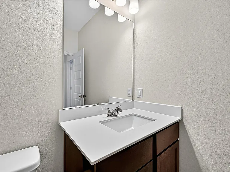 5019 Bowen Prairie Dr — Photo 32
