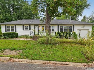 8898 Darnell Pl, Saint Louis, MO 63136