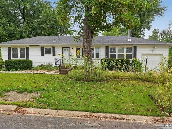 8898 Darnell Pl, Saint Louis, MO 63136