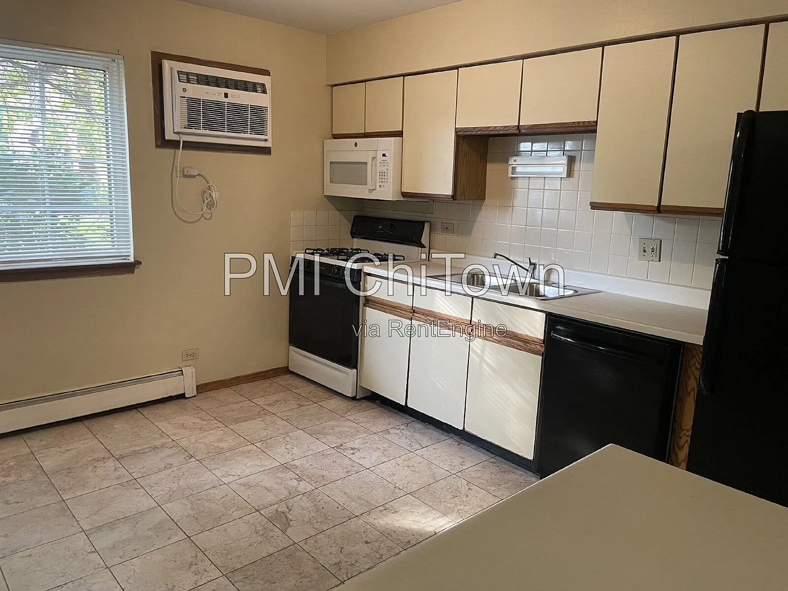 2 bed, 1.0 bath, $1,650 — Photo 2