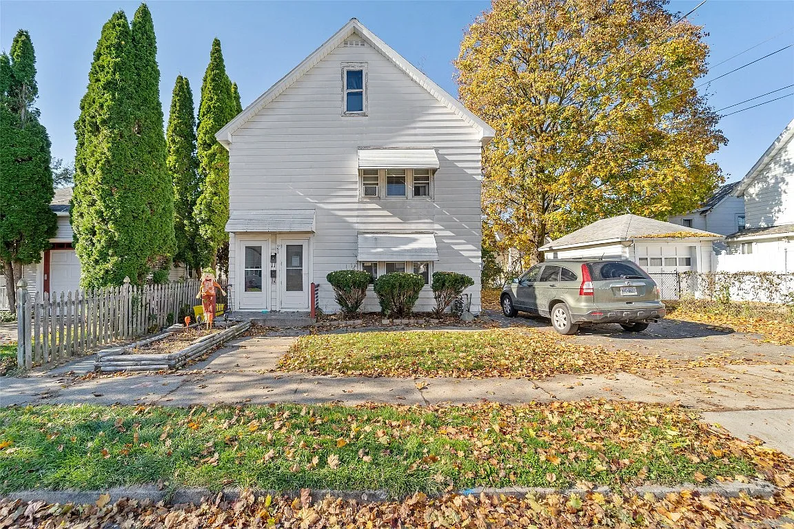 149 Crary Ave photo 1