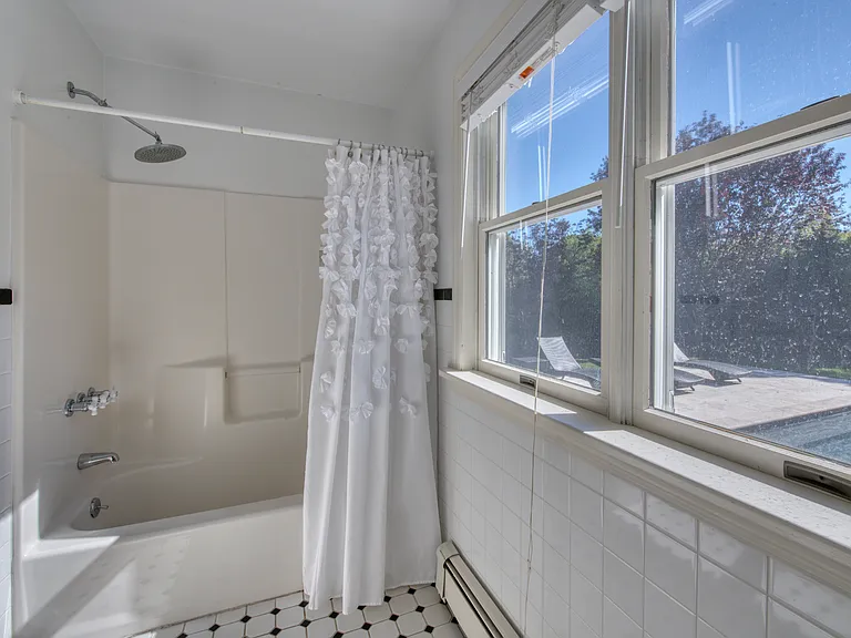 Glendale Dr — Photo 10