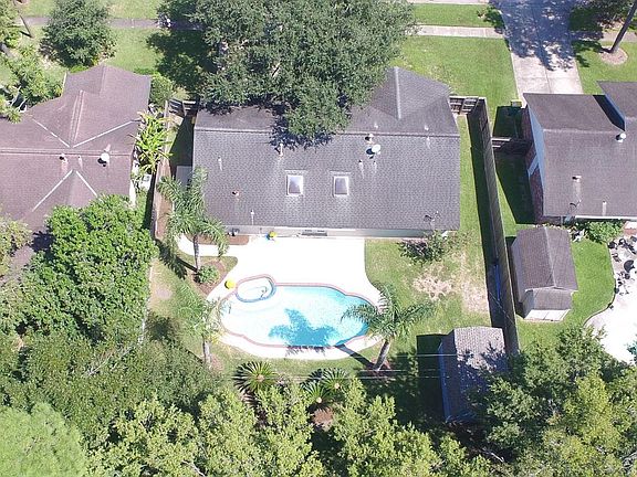 2nd image of 3322 Churchill St