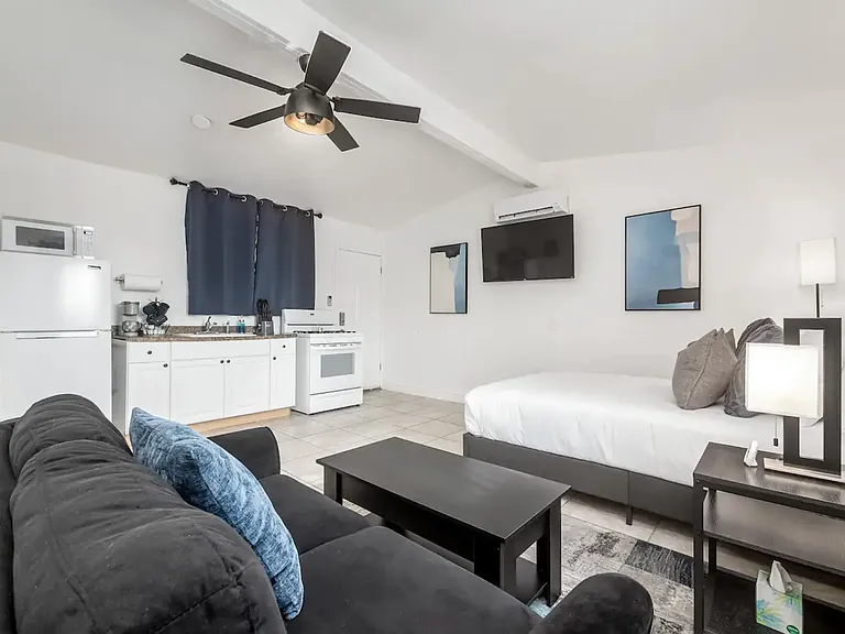 136 W Sierra Ave #2 — Photo 2