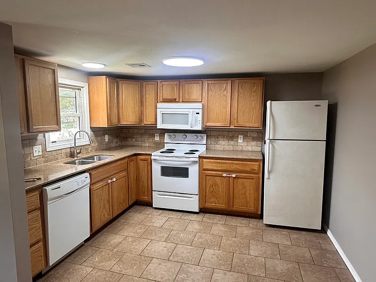 406 W South St — Photo 4