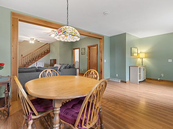 4th image of 10 Maple Ct