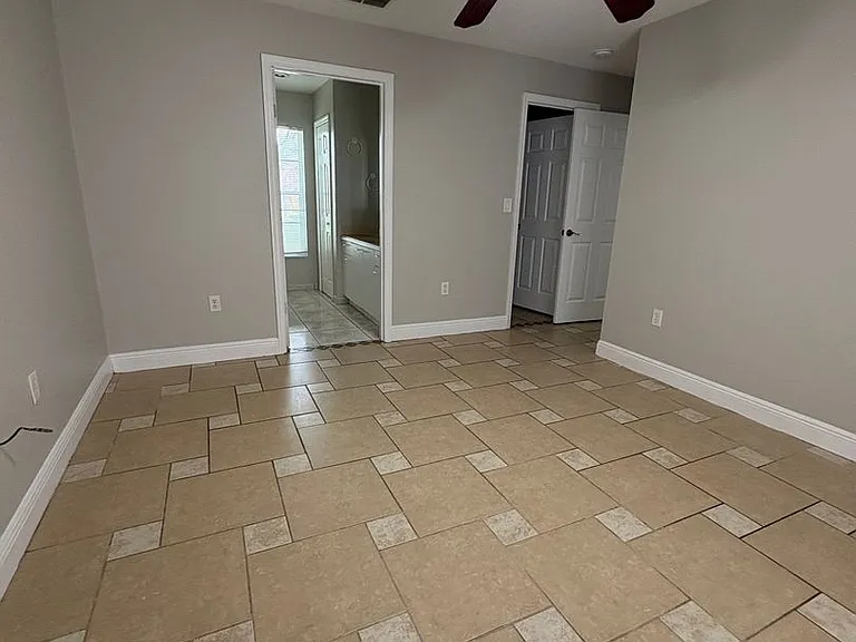 305 Colonade Ct — Photo 15