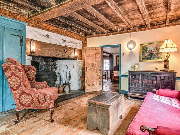 256 Black Rock Turnpike