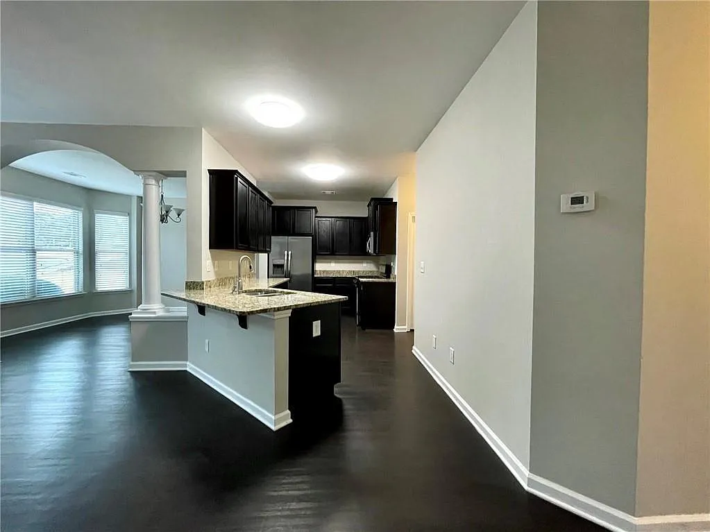 3 bed, 2.5 bath, 1999 sqft, $2,200 — Photo 4