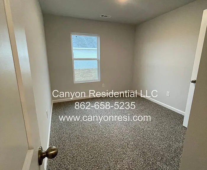 122 Syd Rd — Photo 9
