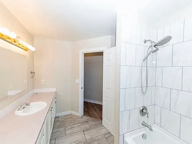 402 E Valleyview Ave — Photo 7