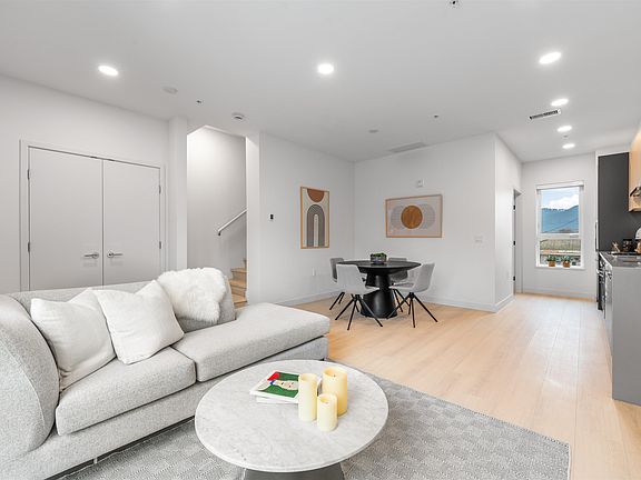 3rd image of 2421 Grant St
