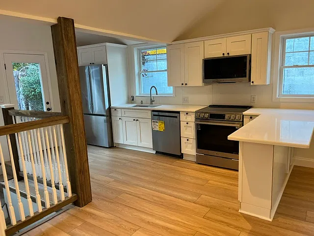 2 bed, 900 sqft, $2,800 — Photo 4