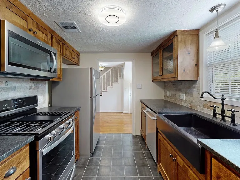 511 Homestead St — Photo 5