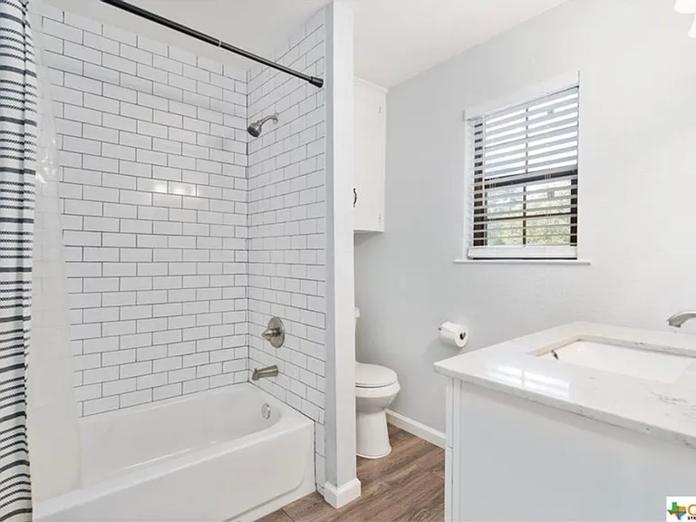 610 Vernon St — Photo 15