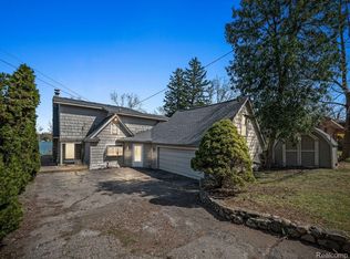 6320 Commerce Rd, West Bloomfield, MI 48324