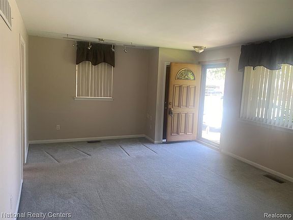 2nd image of 25507 Norfolk St