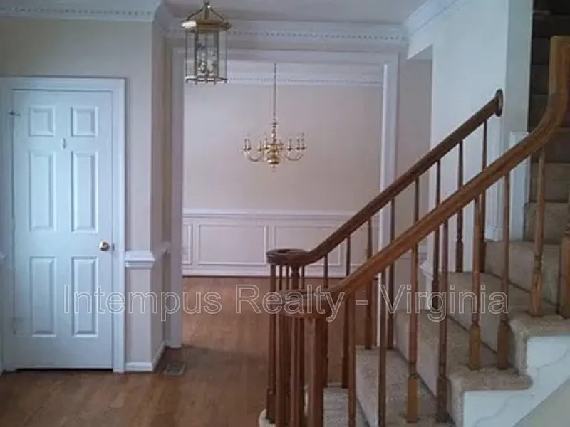 4 bed, 2.5 bath, 2620 sqft, $2,950 — Photo 2