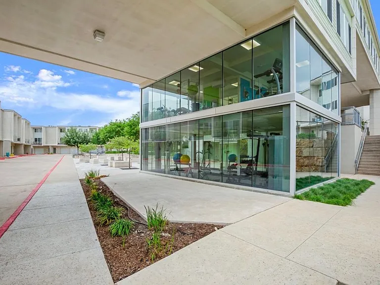 604 N Bluff Dr #115 — Photo 34
