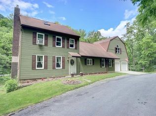 1975 Rockdale Rd, Slatington, PA 18080