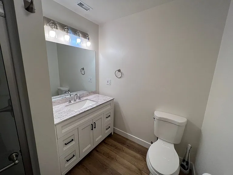 516 E St — Photo 19
