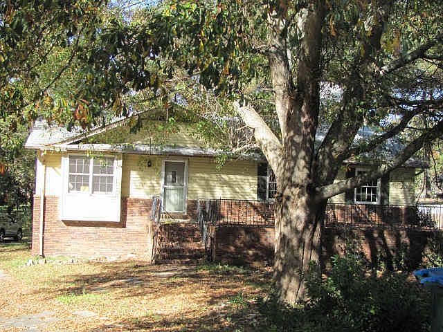 1st image of 385 Burr Oak Ct