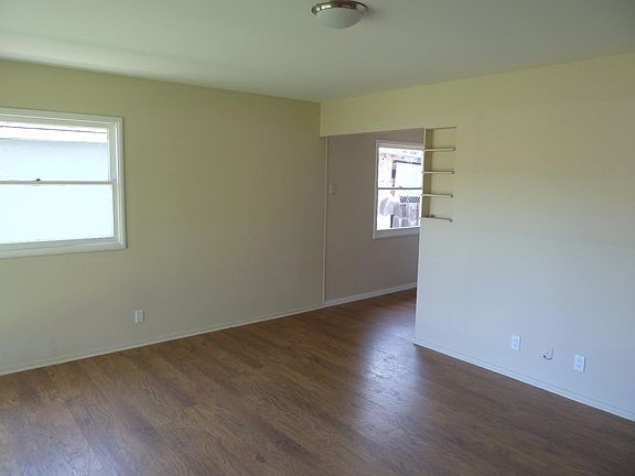 4th image of 3526 E Hills Dr