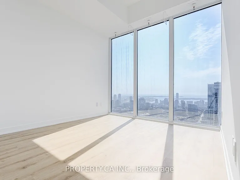 319 Jarvis St #LPH16 — Photo 10