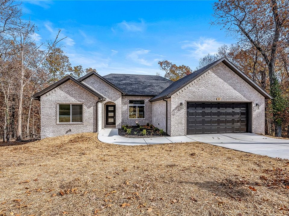 1st image of 12 Woodbridge Dr