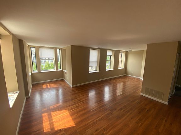 4th image of 5305-202 Delmar Blvd