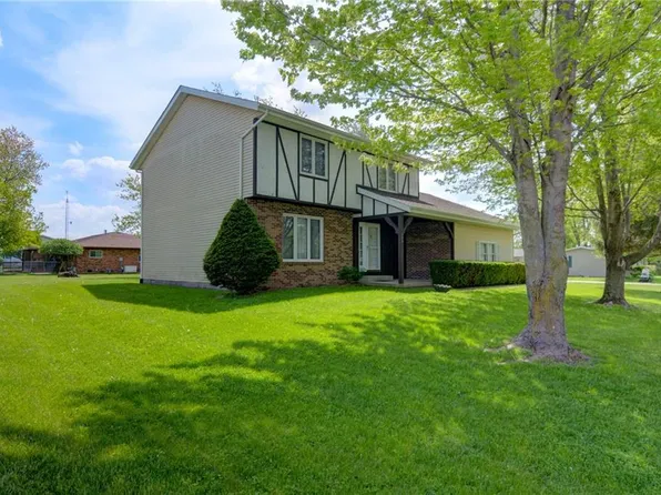 300 Olive St, Latham, IL 62543