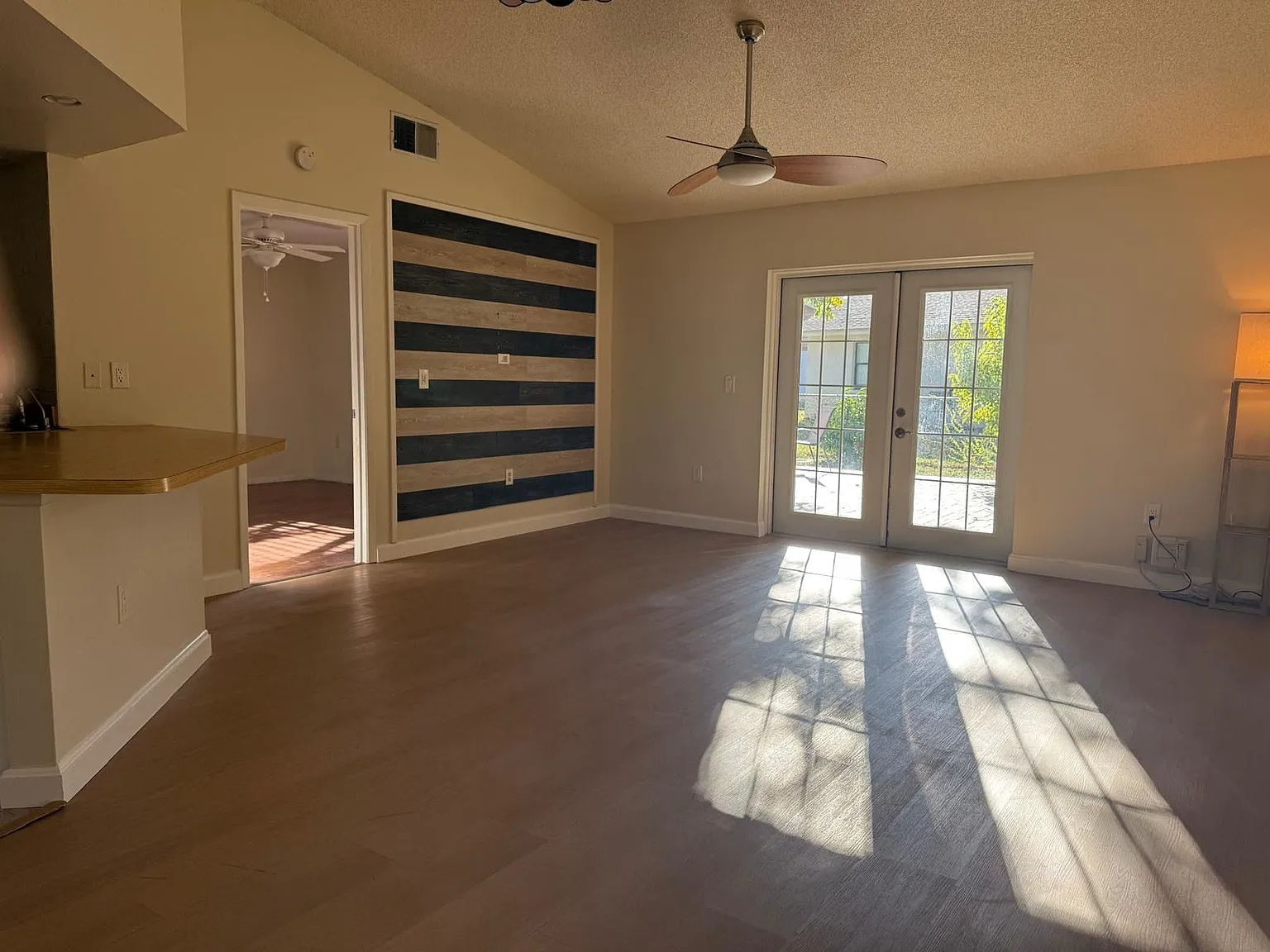 2 bed, 887 sqft, $2,000 — Photo 4
