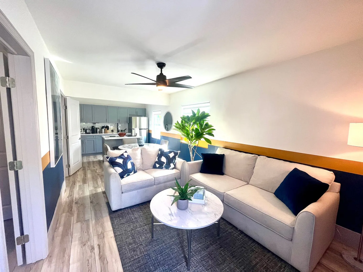 2 bed, 1.0 bath, 1496 sqft, $3,014 — Photo 2
