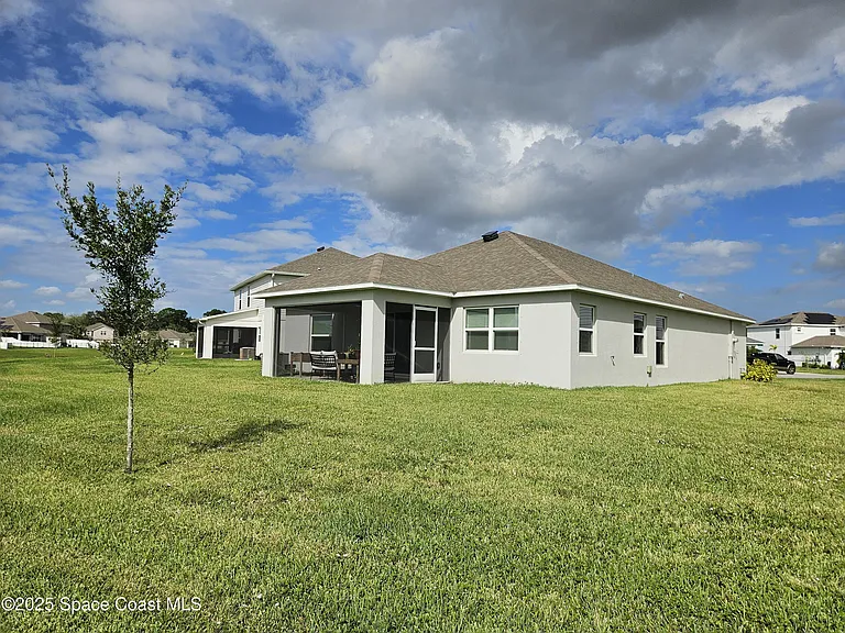 586 Cooper Ct SW — Photo 5