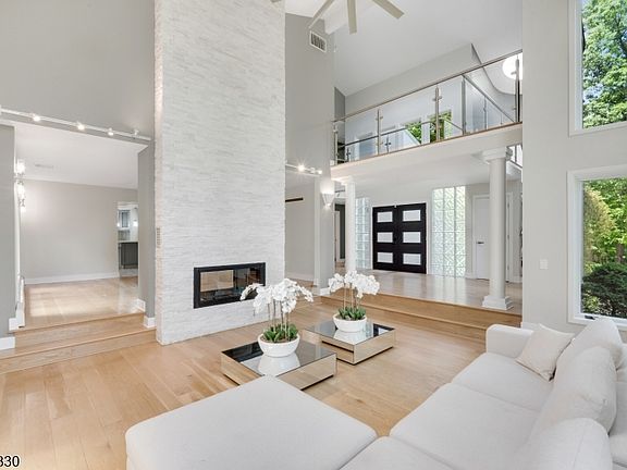 3rd image of 16 Perona Rd
