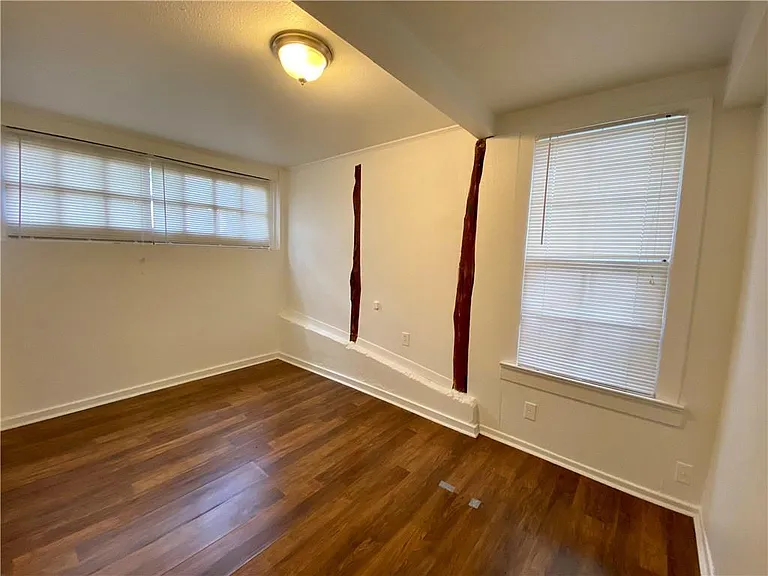 305 W 29th St — Photo 34