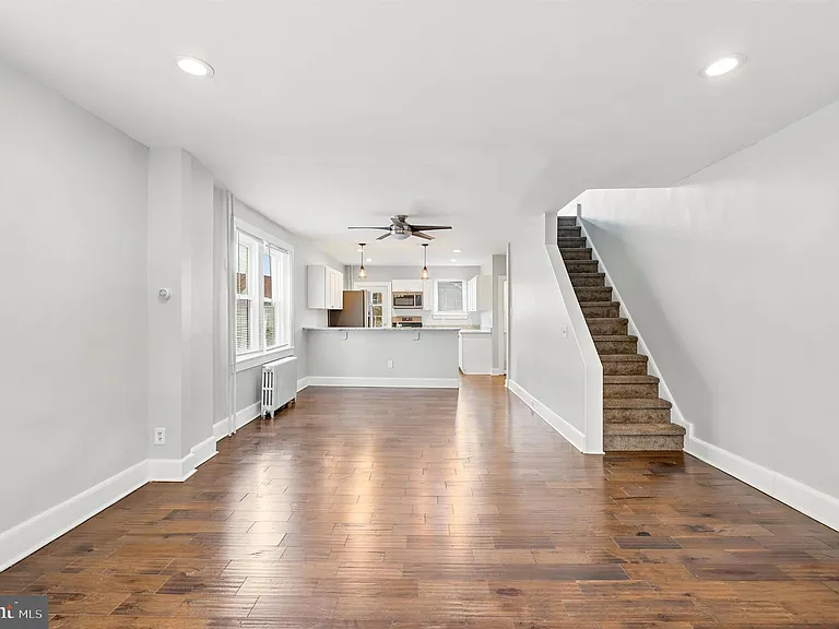 732 W Railroad Ave — Photo 5