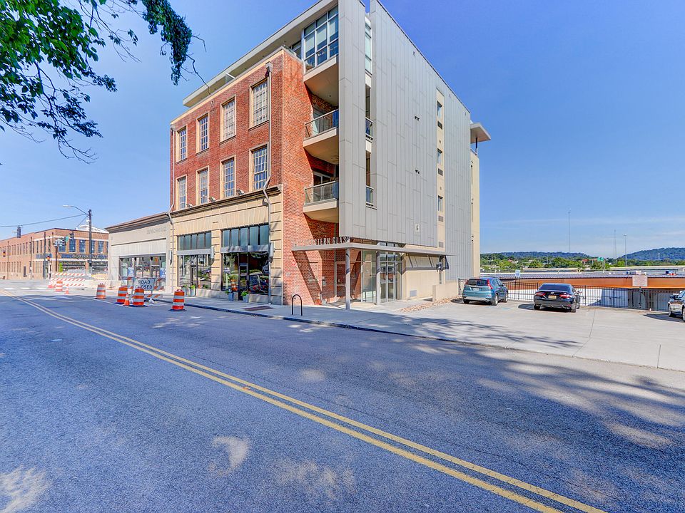1st image of 555 W Jackson Ave