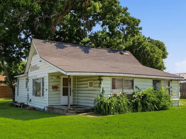 218 W Worth St, Grapevine, TX 76051