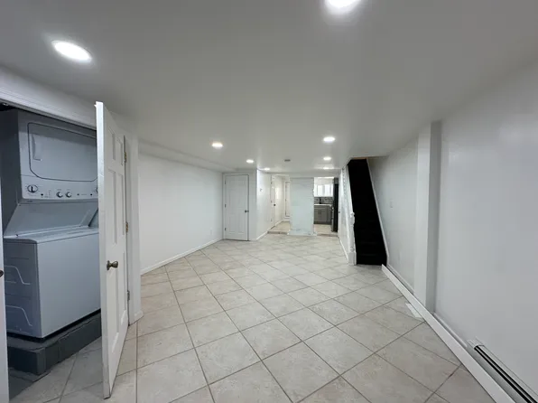 101 Pioneer Street image 3 of 13